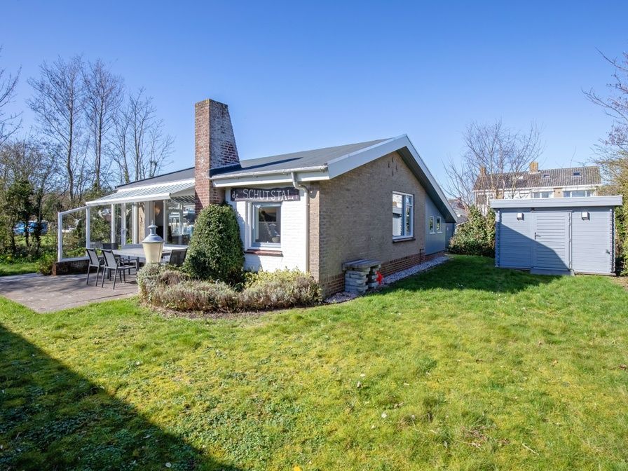 De Schutstal vakantiehuis met groene tuin in De Koog, Texel, Waddeneilanden