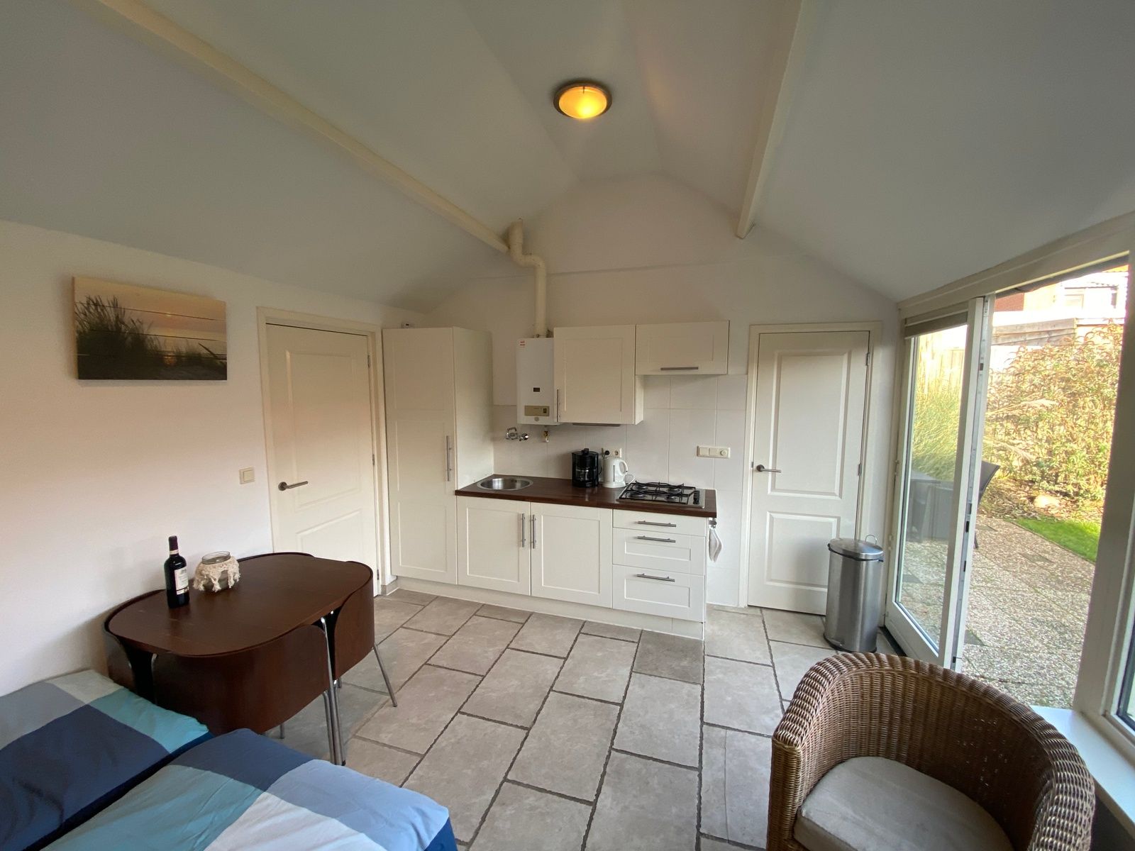 Keuken van Studio Ooster - Brink 28, De Koog, Texel, vakantiehuis met moderne voorzieningen.