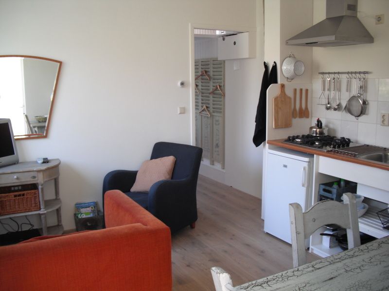 Comfortabele woonkamer in Plevierstraat 21, De Koog, Texel, vakantiehuis met knusse zitruimte op de Waddeneilanden.