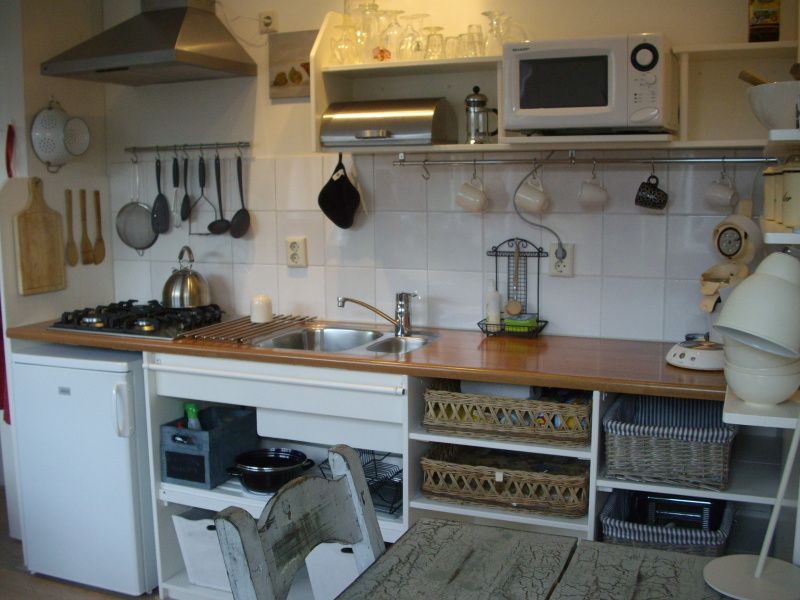 Volledig uitgeruste keuken in Plevierstraat 21, De Koog, Texel, vakantiehuis met kookfaciliteiten op de Waddeneilanden.