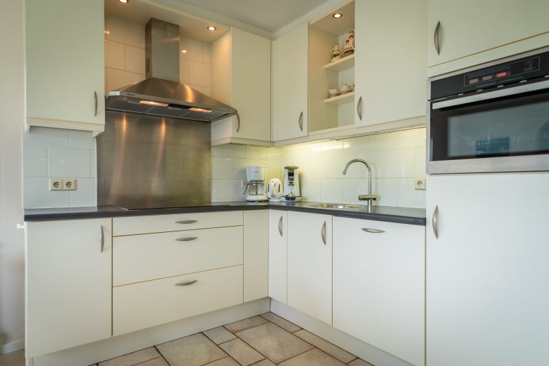 Moderne keuken in Villa 6 personen, De Koog Texel, volledig uitgerust voor een comfortabel verblijf.