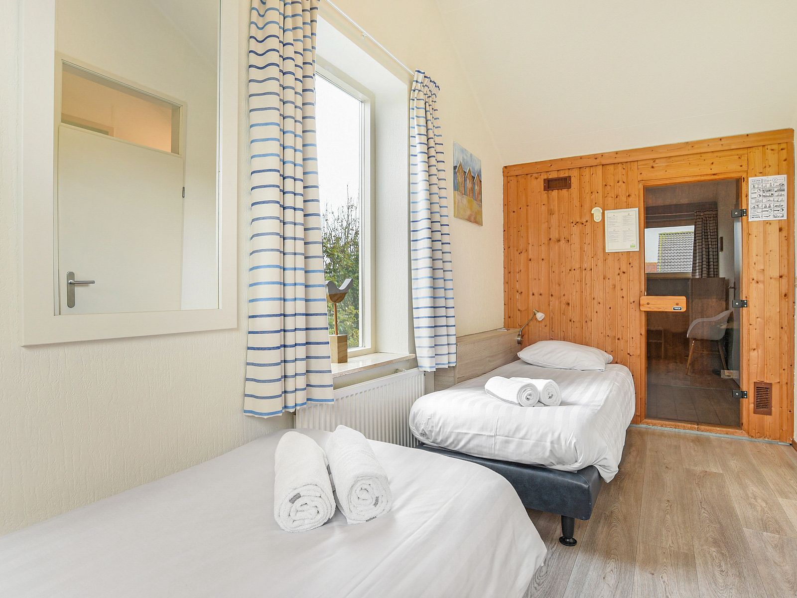 Plattegrond bovenverdieping van Beach Park Texel 6-persoons villa, De Koog, met overzicht van slaapkamers.