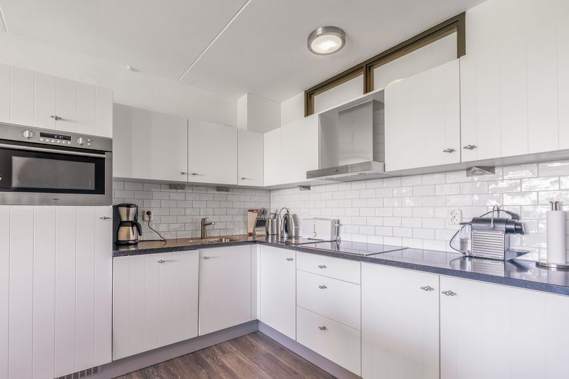 Fully equipped kitchen in Apartment Juliana 094 Island and Sea View, De Koog, Texel with modern appliances.