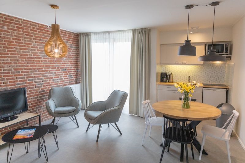 Ess- und Sitzecke im Apartment 4 Personen, De Koog, Texel, mit moderner Kueche und gemuetlicher Atmosphaere.