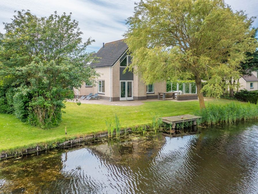 Vakantiehuis Kamperfoelie 47 in De Koog Texel met prachtig uitzicht op de tuin en vijver.