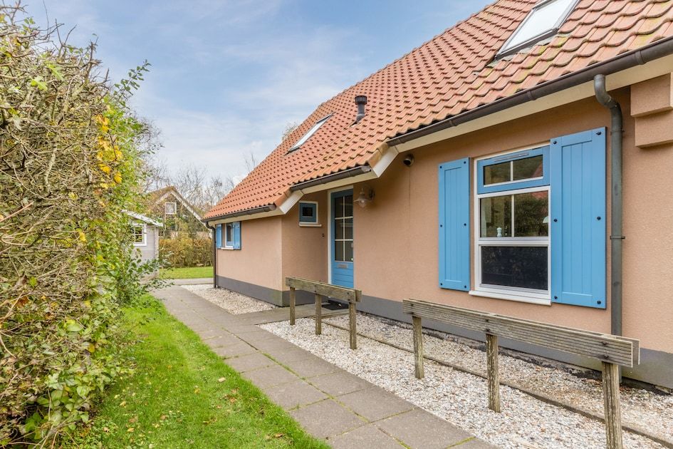 Praktische Waschkueche im Bungalow T6AB Comfort, De Koog, Texel, mit moderner Waschmaschine und Trockner fuer optimalen Urlaubskomfort.