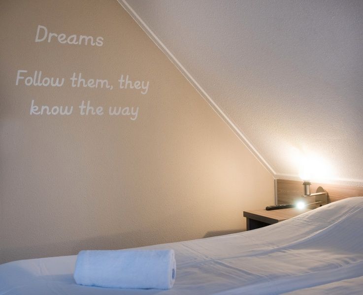 Inspirerende wanddecoratie in Villa 1, De Koog, Texel, perfect voor een rustgevende vakantie.