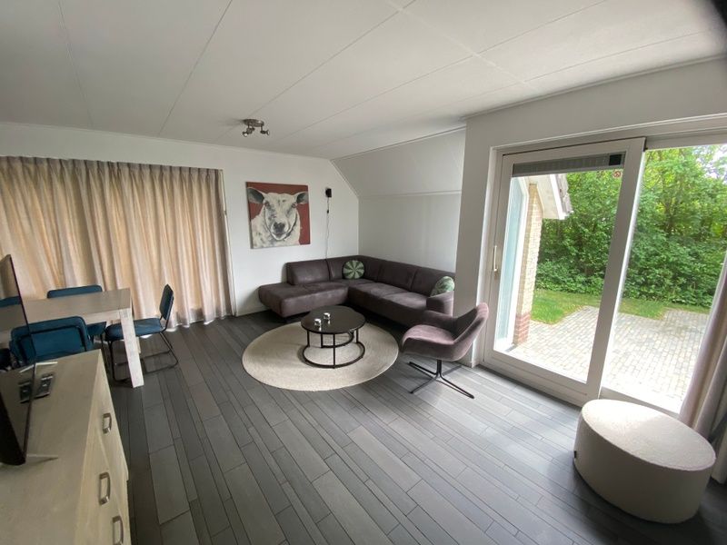 Voll ausgestattete Kueche im Ferienhaus Hoog Koog 18 in De Koog, Texel, ideal fuer kulinarische Erlebnisse im Bungalowpark Hoog Koog.