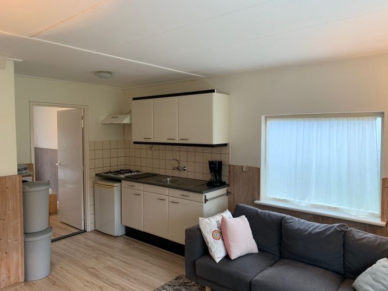 Gezellige keuken in Vakantiehuis 0386 De Koog Texel, perfect voor zelf koken op de Waddeneilanden.