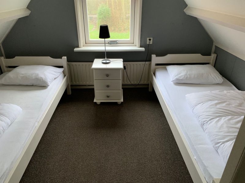 Knusse tweepersoonskamer in Vakantiehuis 0386 De Koog Texel, perfect voor een familievakantie op de Waddeneilanden.