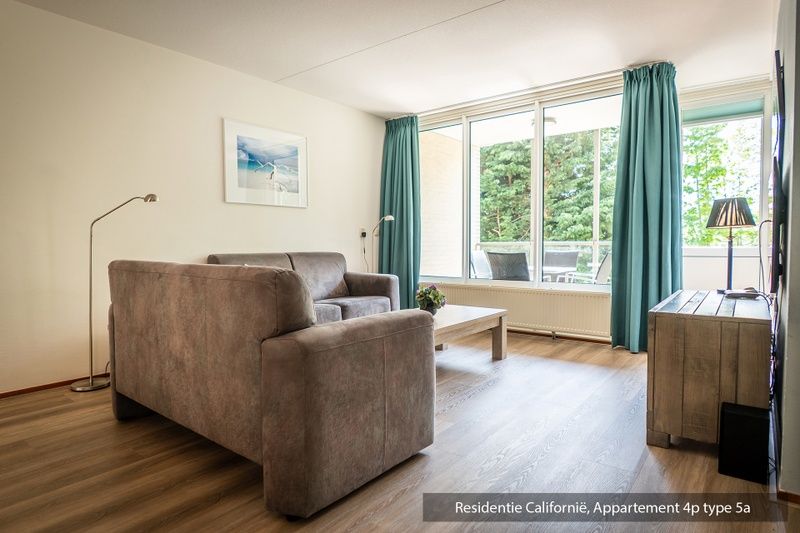 Ruime slaapkamer in Type 5A vakantiehuis, De Koog, Texel met prachtig natuurthema.