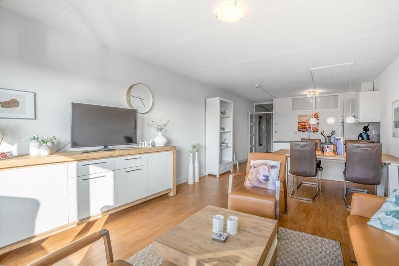 Gezellige eetruimte in Appartement Juliana 052 Eiland en Zeezicht, De Koog, Texel met moderne inrichting.