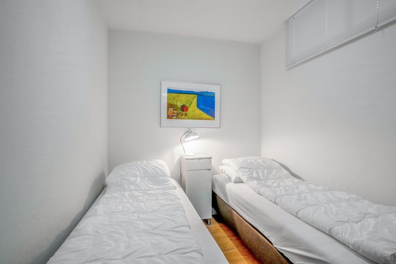 Moderne badkamer met douche in Appartement Juliana 052 Eiland en Zeezicht, De Koog, Texel voor ultiem comfort.