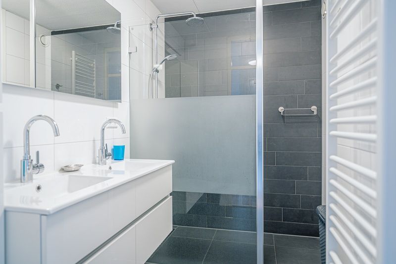 Balkon met uitzicht op de duinen en zee bij Appartement Juliana 052 Eiland en Zeezicht, De Koog, Texel.