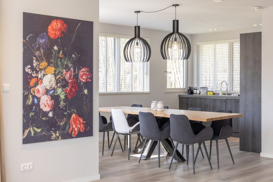 Moderne Kueche in Villa 8, einem Ferienhaus in De Koog, Texel. Stilvolle Einrichtung mit viel Licht und modernen Geraeten.