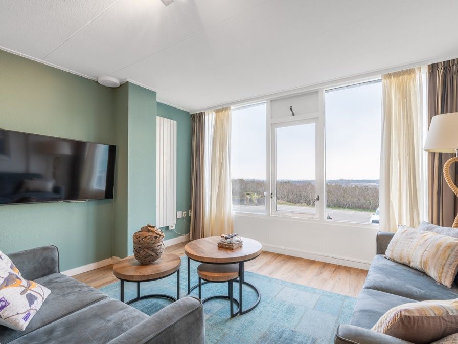 Gemuetliches Wohnzimmer im Appartement Juliana 124 Eilandzicht, De Koog, Texel mit Blick auf die Natur.