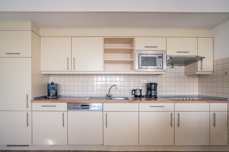 Moderne Kueche in Apartment Juliana 124 Eilandzicht, De Koog, Texel mit allen notwendigen Geraeten.