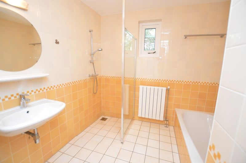 Stilvolles Badezimmer im Ferienhaus 7G, De Koog, Texel mit moderner Dusche und frischem Look.