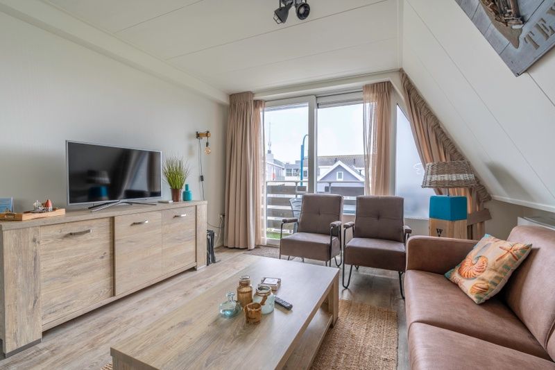 Appartement Anna 224 in De Koog, Texel biedt een ruime woonkamer met uitzicht op de Waddeneilanden.