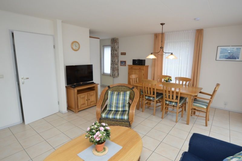 Eethoek en zithoek in Vakantiehuis Stappeland 168, De Koog, Texel.