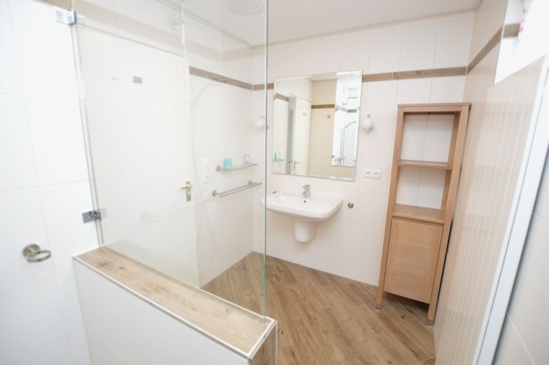 Stijlvolle badkamer in Vakantiehuis Stappeland 168, De Koog, Texel.