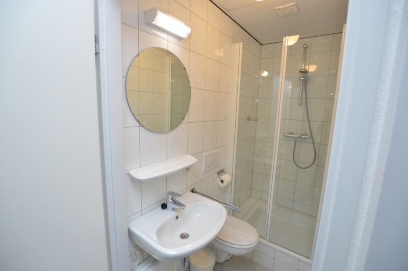 Tweede badkamer met douche in Vakantiehuis Stappeland 168, De Koog, Texel.