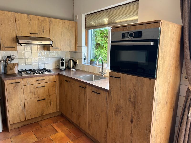 Moderne keuken in Landgoed Springtij - Koetshuis 2, vakantieverblijf in De Koog, Texel.