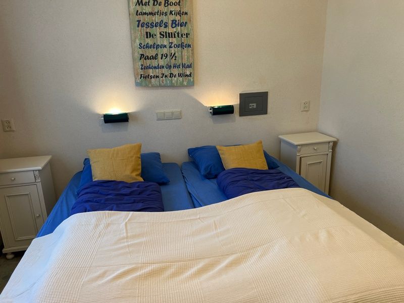 Comfortabele slaapkamer in Landgoed Springtij - Koetshuis 2, vakantiehuis op Texel.