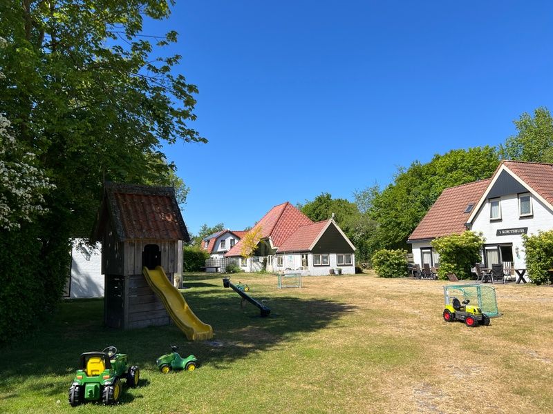Speeltuin bij Landgoed Springtij - Koetshuis 2, kindvriendelijke accommodatie in De Koog, Texel.