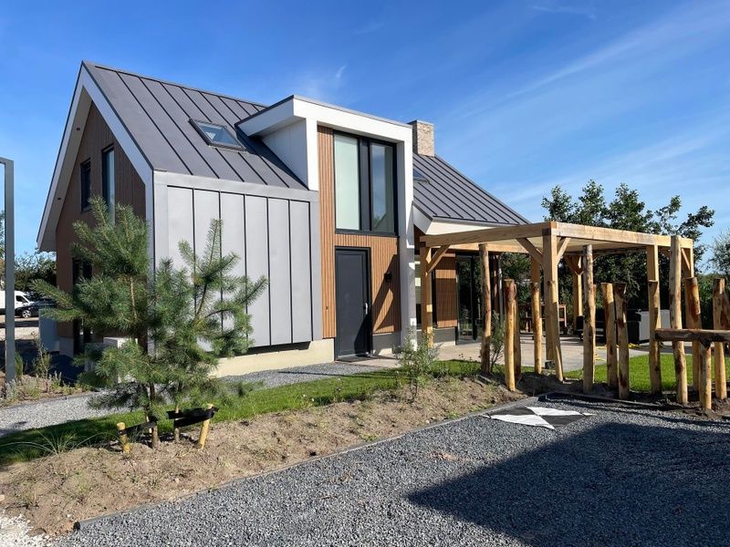 Vakantiehuis Duinvilla Wellness 5 in De Koog, Texel, met eigentijdse architectuur en natuurlijke omgeving.