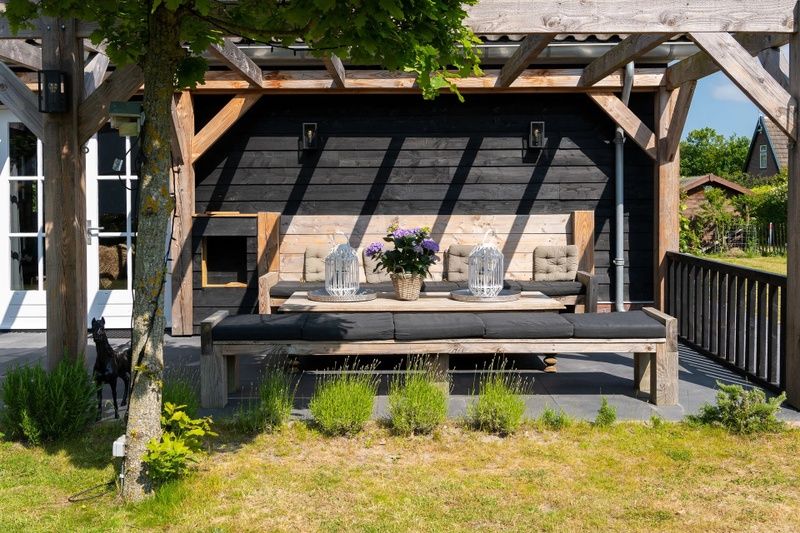 Residenz Rustiek in De Koog, Texel, Holzterrasse mit gemuetlichen Sitzgelegenheiten