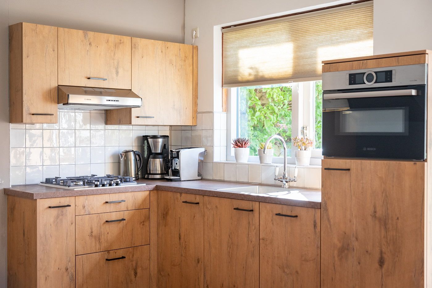 Moderne keuken in Koetshuis 2, vakantiewoning De Koog, Texel.