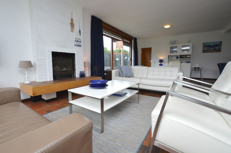 Comfortable sitting area in Orchismient 18 large vacation home, De Koog, Texel overlooking the garden.