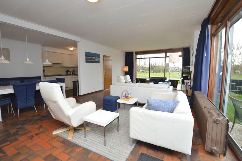 Spacious open living room and kitchen in Orchismient 18 large, De Koog, Texel with lots of light.