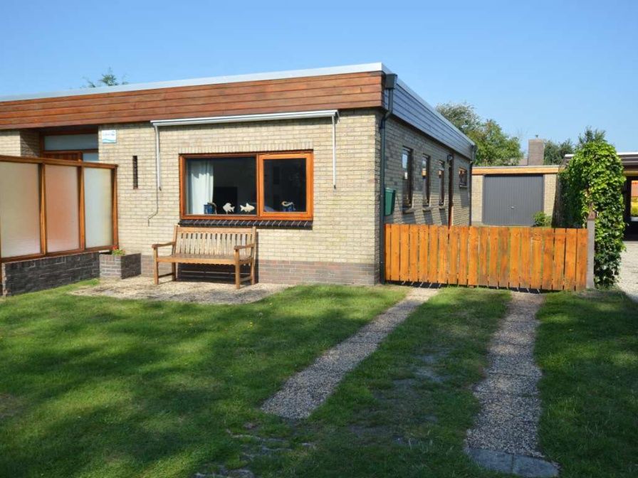 Orchismient 18 klein vakantiehuis met zonnige tuin in De Koog, Texel.