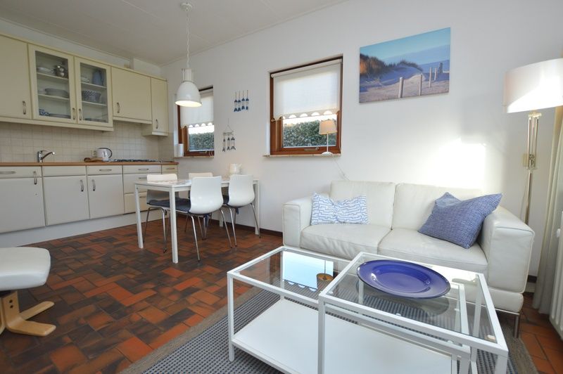 Open keuken en eetruimte in vakantiehuis Orchismient 18 klein, Texel.