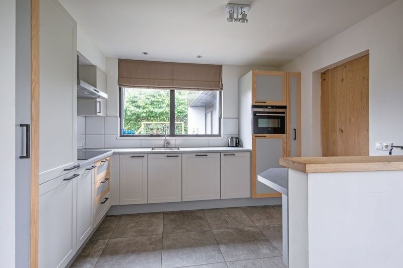 Ruime keuken in Orchismient 20 vakantiehuis De Koog Texel met moderne apparatuur.