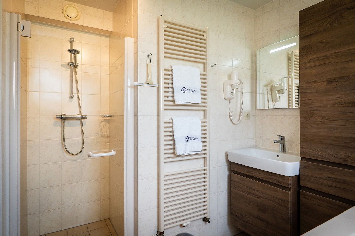 Guest house 0102966 - Holiday property Texel - Het Buitenhof villa 59 met serre