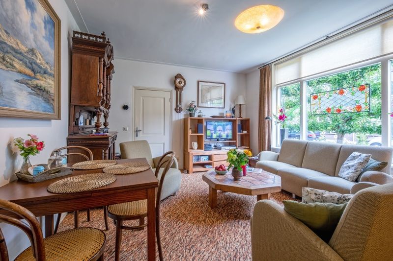 Geraeumiger Wohnbereich mit Essecke im Apartment Moleneind, Ferienhaus in De Waal, Texel.