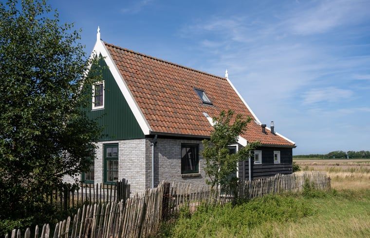 Charming vacation home Cottage in De Waal, Texel with traditional architecture and rural setting.