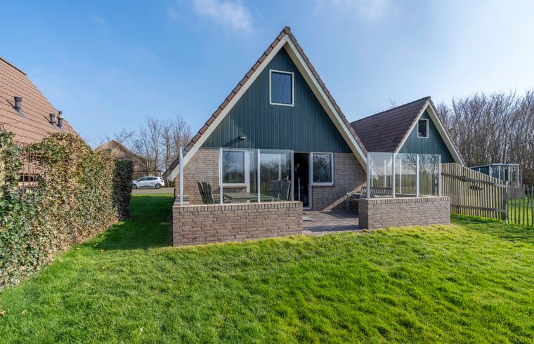 Vacation cottage in De Waal, Texel with spacious garden and terrace, ideal for relaxation on the Wadden Islands.