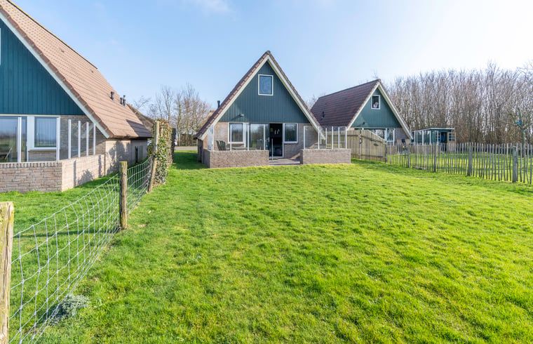 Detached Holiday Home in De Waal, Texel with spacious garden and green surroundings on the Wadden Islands.