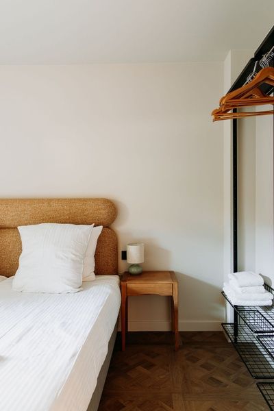 Gemuetliches Schlafzimmer mit Doppelbett im Luxusappartement 4p, Den Burg, Texel fuer eine gute Nachtruhe.