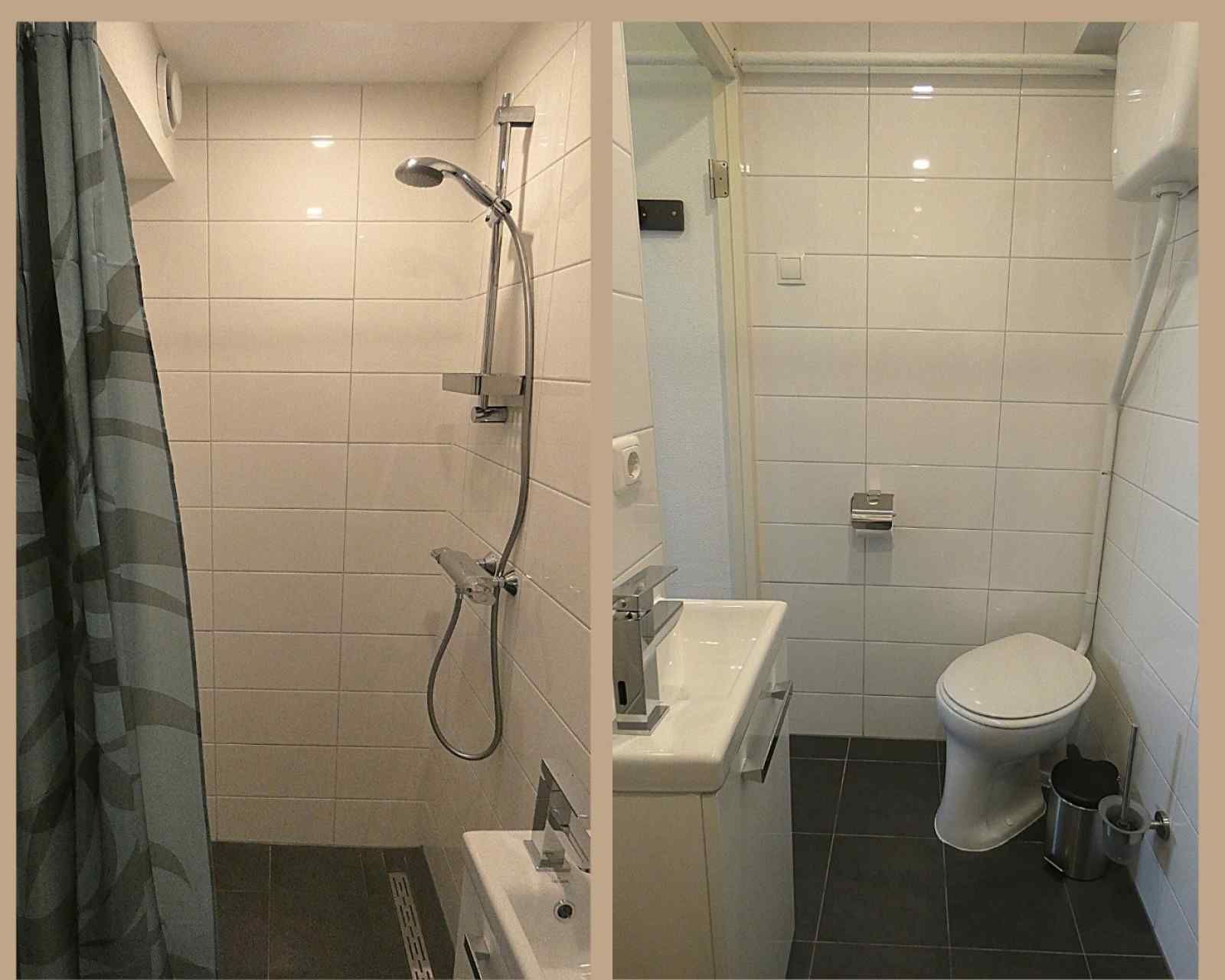 Stijlvolle badkamer met douche en toilet in NH198 vakantiehuis Texel.