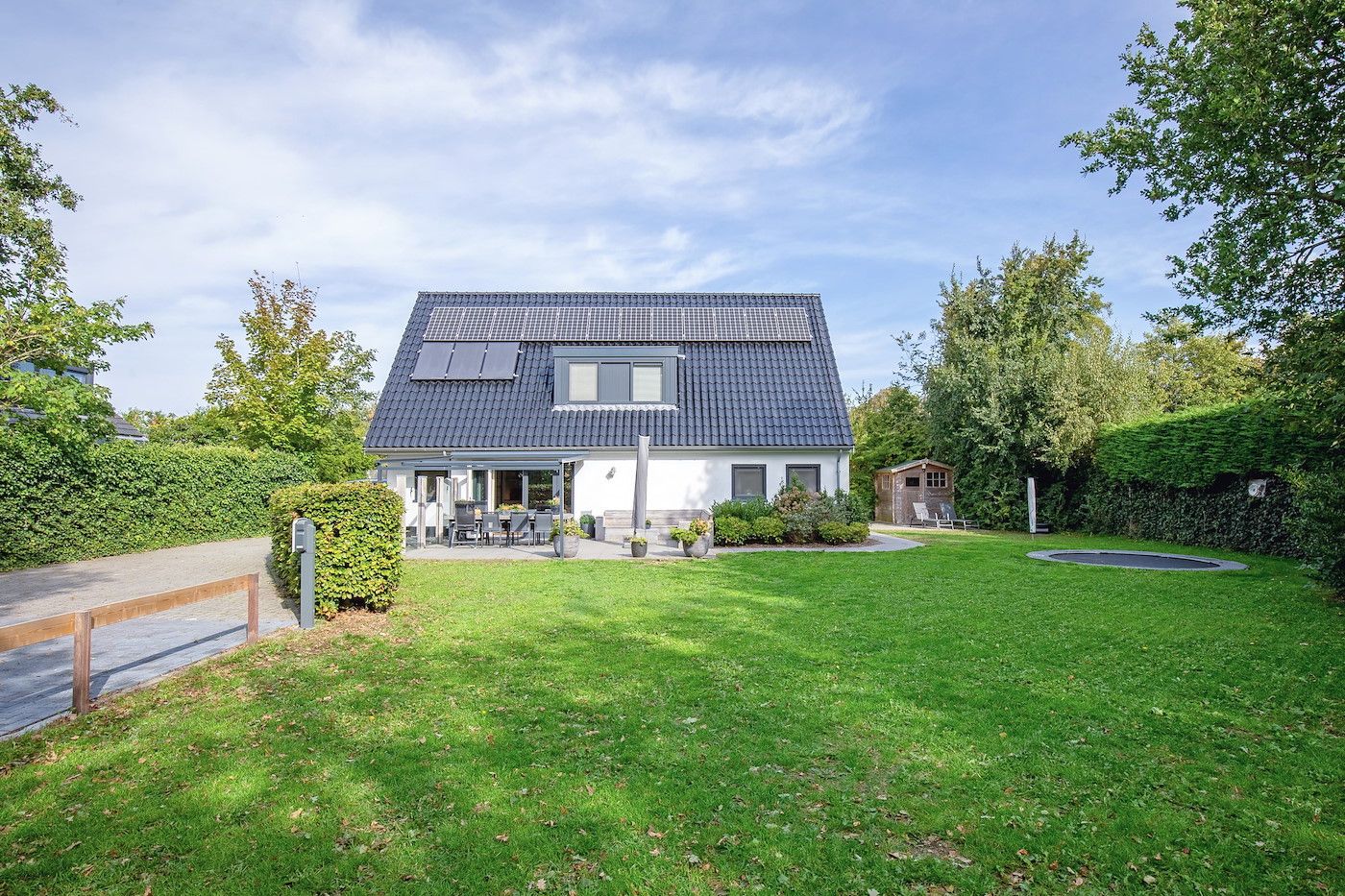Moderne Kueche in 48 - Witte Parel, Ferienhaus Den Burg, Texel. Vollstaendig ausgestattet fuer einen unbeschwerten Aufenthalt.
