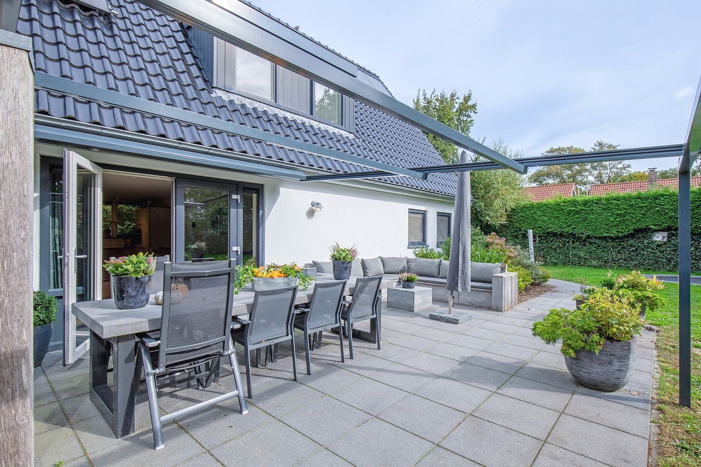 Geraeumiger Garten von 48 - Witte Parel, Den Burg, Texel. Ideal fuer Outdoor-Aktivitaeten auf den Watteninseln.