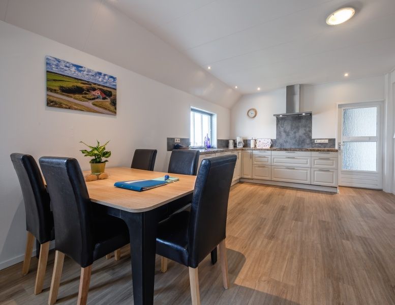 Essecke und Kueche im Apartment Boerderij Irene, einem Ferienhaus auf Texel, Den Burg.