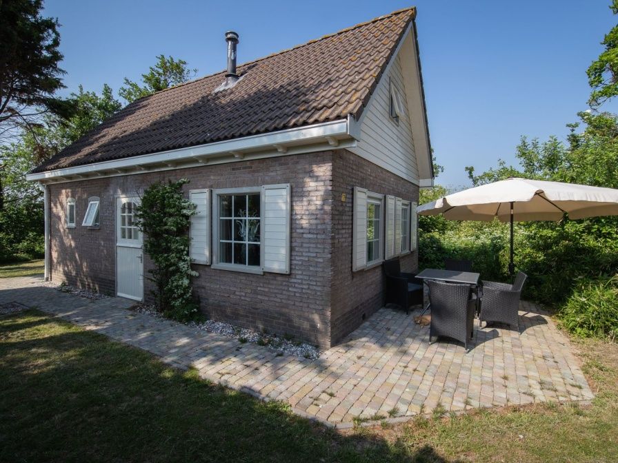 Ferienhaus 5 Persoons in Den Burg Texel mit schoener Terrasse und umgeben von Natur auf den Watteninseln.