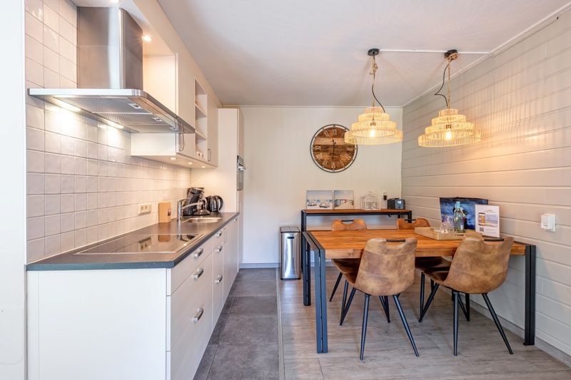 Moderne Kueche im Apartment Gouden Reaal 25 Den Hoorn Texel, komplett ausgestattet zum Kochen.