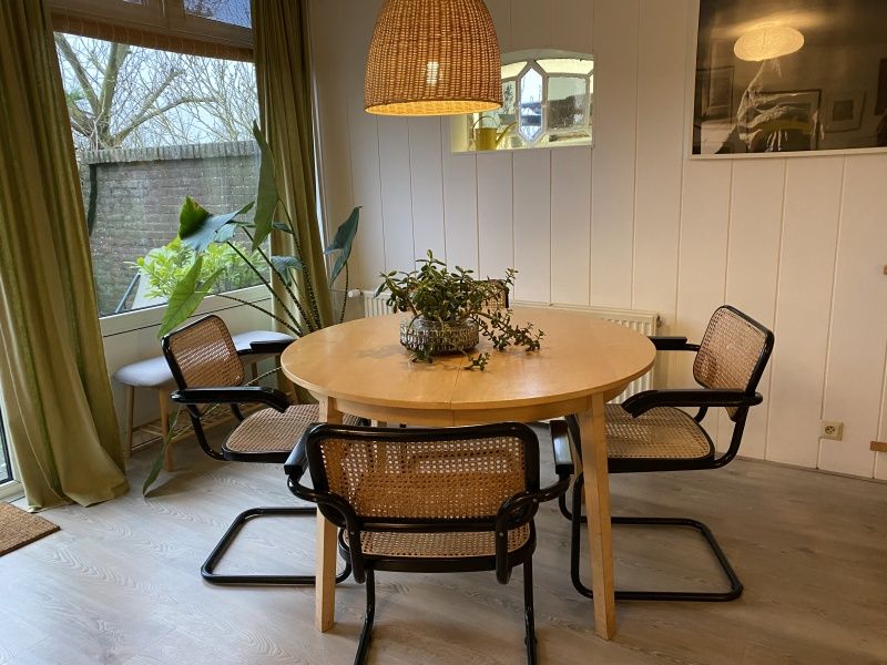 Essecke mit rundem Tisch in Klif 1 Wohnung 1, Den Hoorn Texel, Ferienhaus auf den Watteninseln.